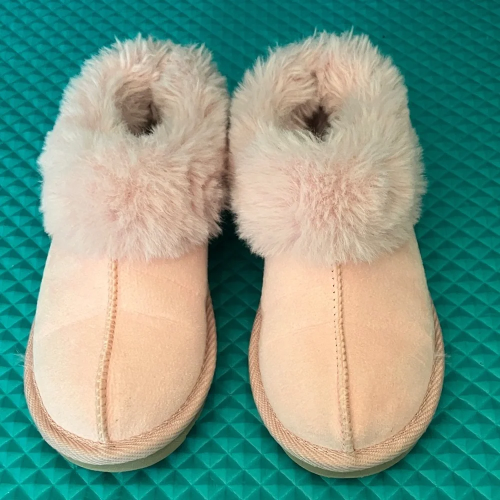 Like New CAT & JACK Girls Mollie Faux Fur Cuff Scuff Slippers | 12